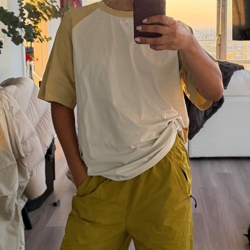 Casual Two-Tone Raglan Tee in Cream and Mustard